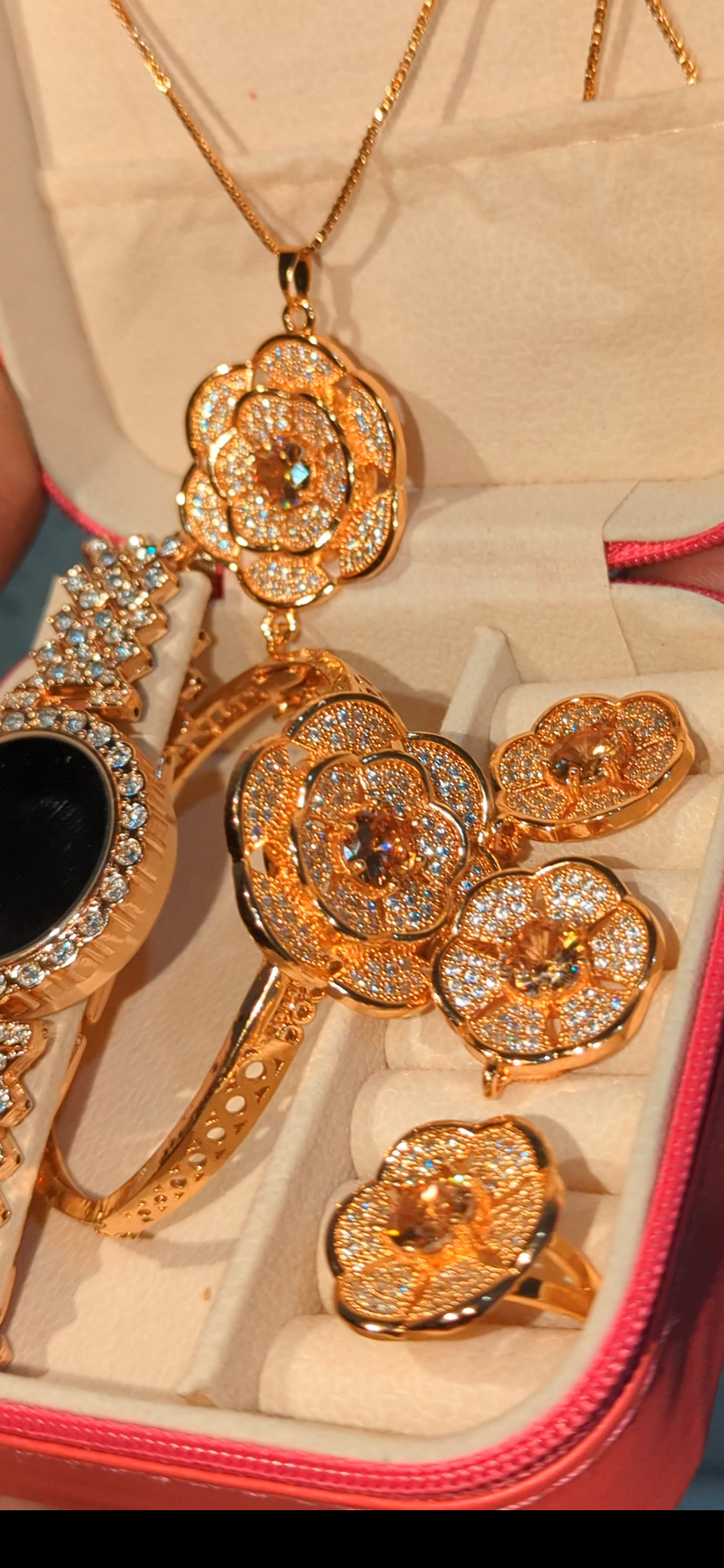 Luxury Golden Flower Jewelry Set with Crystal Watch – 4 Piece Women’s Gift Set